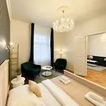 Stupartska - Premium Old Town Lägenhetshotell 4*